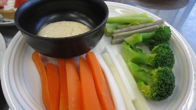 塩ヨーグルトと冬野菜のバーニャカウダ風サラダ